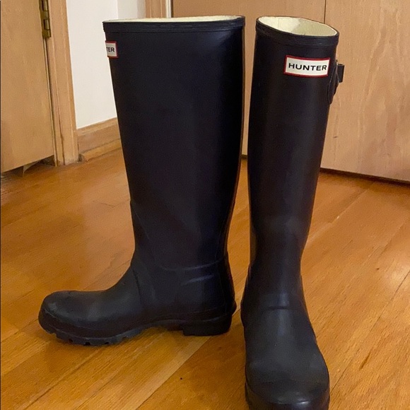 Woman’s Hunter Rain Boots! - Picture 4 of 12